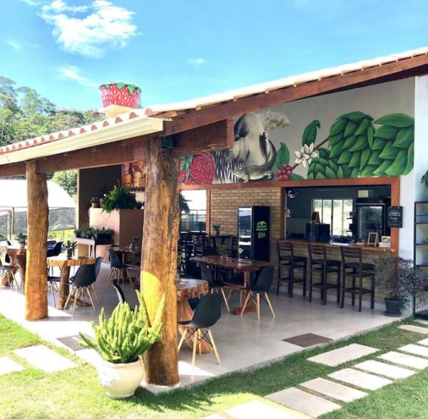 Espaço do bar e cafeteria por Vila da Ormy/Instagram