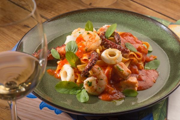 Talharim com frutos do mar por Ari Oliveira