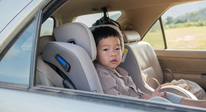 Motoristas que descumprirem as novas regras do uso de dispositivo de retenção infantil podem receber multa de R$ 293,47; a mudança é para trazer mais segurança