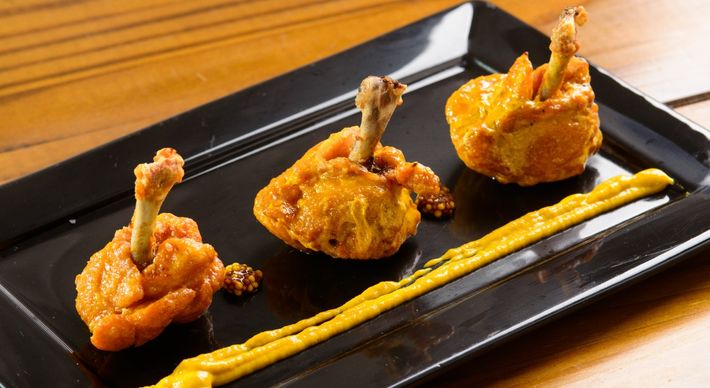 Petisco é ideal para comer com as mãos e se lambuzar! Quem gosta de frango vai se apaixonar por essa receita