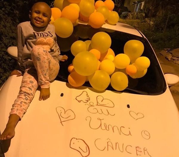 Ana Lívia Lima Ferreira, de 5 anos, comemorou vitória contra cancer 