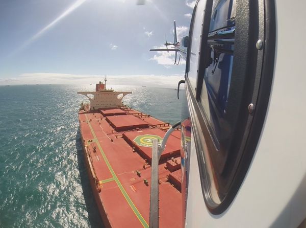 Equipe do Notaer resgatou o capitão de um navio ancorado em Vitória nesta sexta (14) por Divulgação/Notaer
