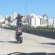 Imagem - Vídeo: motociclista se arrisca em manobra proibida na Terceira Ponte