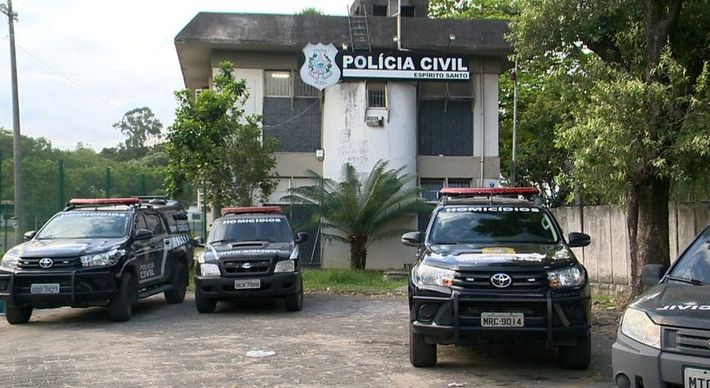 Os policiais localizaram o menor, de 14 anos, na casa da mãe dele, no bairro Novo Brasil, em Cariacica, nesta quarta-feira (22)