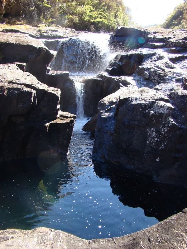 Cachoeira dos Sete Pilões tem belas piscinas naturais