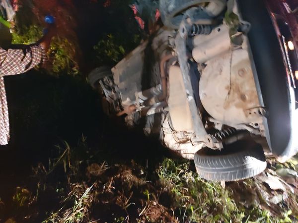 O acidente foi na madrugada desta segunda-feira (17) e motorista foi socorrido para o hospital Padre Máximo