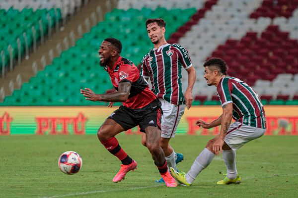 Gerson do Flamengo sofre pênalti
