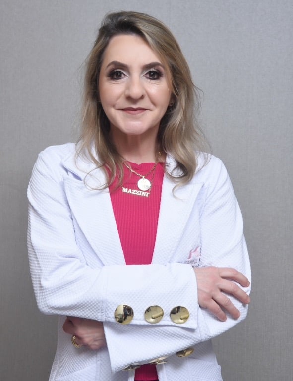 De acordo com a dermatologista Karina Mazzini, cada paciente tem sua particularidade, por isso a recomendação de tratamento deve ser feito de forma individualizada.