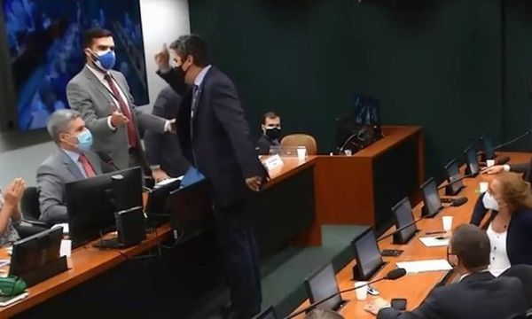Deputado Diego Garcia (Podemos-PR) agride o colega Paulo Teixeira (PT-SP) em debate sobre maconha medicinal