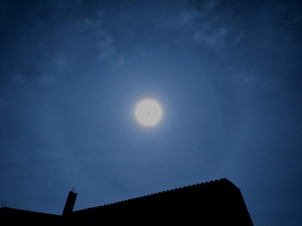 Halo solar observado em Vitória nesta terça-feira (18)