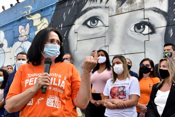 Na manhã desta terça-feira, a Ministra da Mulher, Família e Direitos Humanos Damares Alves, esteve no Memorial Araceli, no final da Praia de Camburi, em Vitória