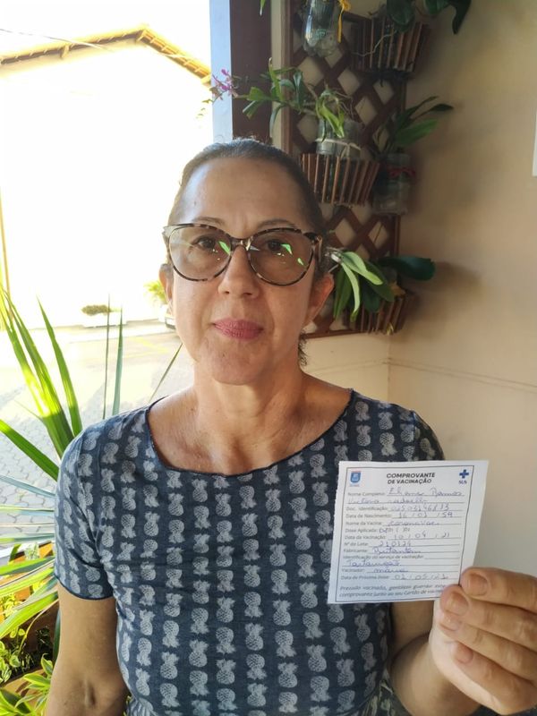 Eliane Radaelli, 62 anos, aguarda ansiosa pela 2ª dose Coronavac 