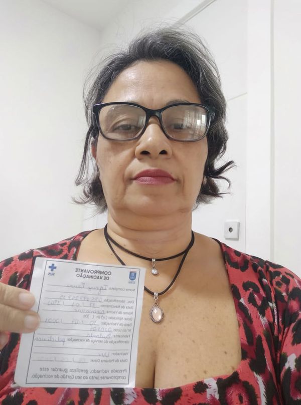 Ignez Freire, 60 anos, aguarda ansiosa pela 2ª dose Coronavac