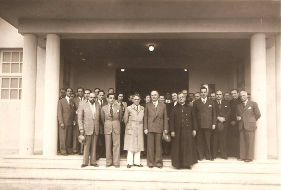 Inauguração do Sanatório Getúlio Vargas. Em primeiro plano, Jayme é o segundo da esquerda para direita