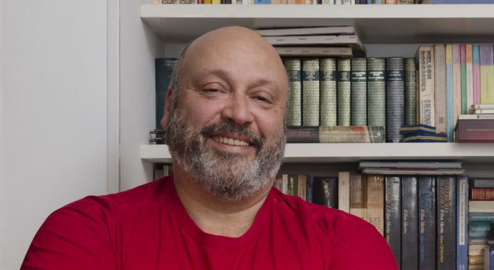 Escritor foi eleito em reunião ordinária realizada na noite desta terça-feira (19)