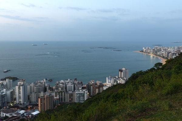 Parte do município de Vila Velha visto do Morro do Moreno.  por Carlos Alberto Silva