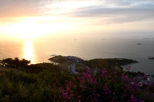 Parte do município de Vila Velha visto do Morro do Moreno.  por Carlos Alberto Silva