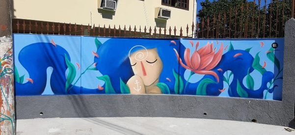 O mural "Mãe-Flor", de Lu Bicalho, no Romão, em Vitória por Lu Bicalho