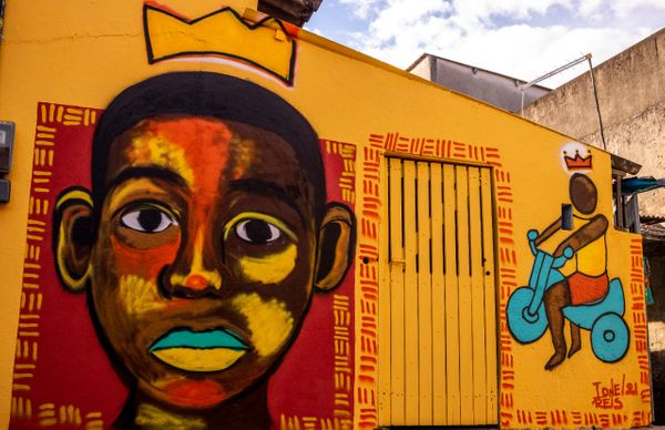 Obra "Todo Menino é Rei", de Ione Reis, de 2021, Bairro das Laranjeiras, Serra por Naira Pinudo