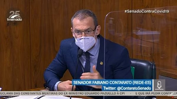 Senador Fabiano Contarato durante CPI da Covid no Senado