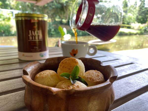 Pães de queijo  por Casa Camocim/Divulgação