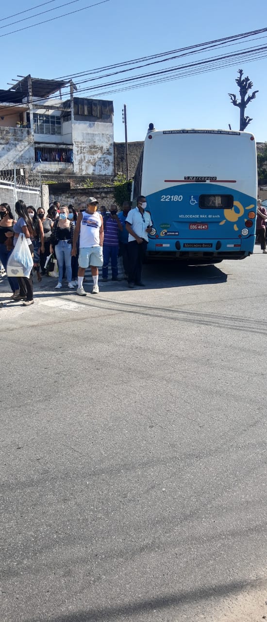 Acidente entre um Corolla e um ônibus do Sistema Transcol, em Jardim América por Internauta