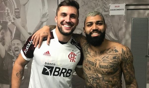 Arthur Picoli e Gabigol na festa do título do Campeonato Carioca