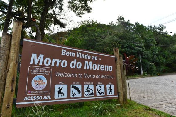 Placa mostra acesso a região do Morro do Moreno, em Vila Velha