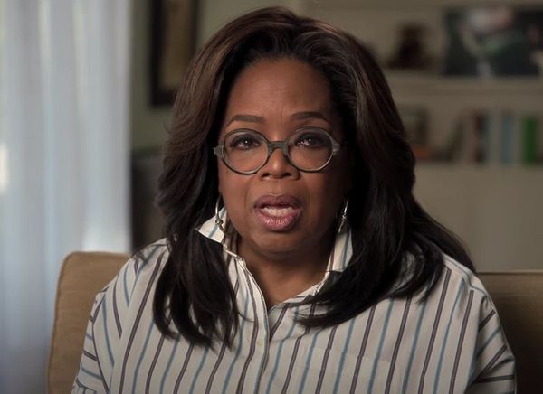 A apresentadora Oprah Winfrey se emocionou ao relembrar de estupro por primo na infância