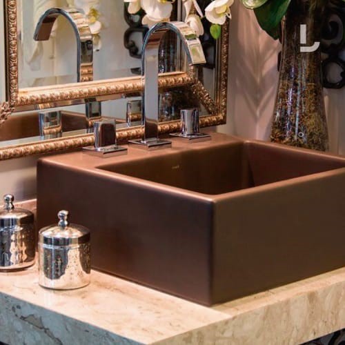 De acordo com o projeto, uma cuba marrom pode deixar o ambiente mais bonito e dar um toque especial à decoração.