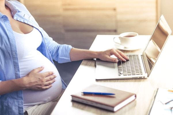 Pela lei, grávidas podem ser afastadas do ambiente de trabalho