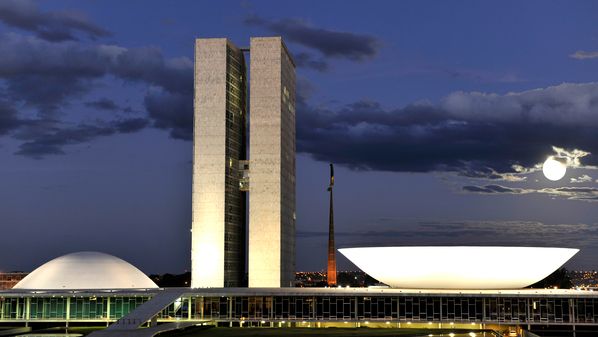 Não se trata de uma questão de demonizar qualquer participação da sociedade organizada, mas de garantir que o jogo seja justo, com regras claras, rastreabilidade e o devido equilíbrio de vozes