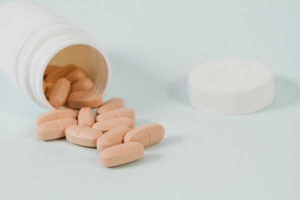 Vitaminas por via oral são usadas em tratamento para calvície