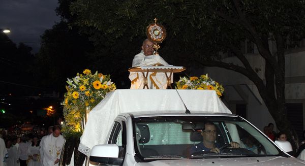 Corpus Christi em Castelo por Prefeitura Municipal de Castelo