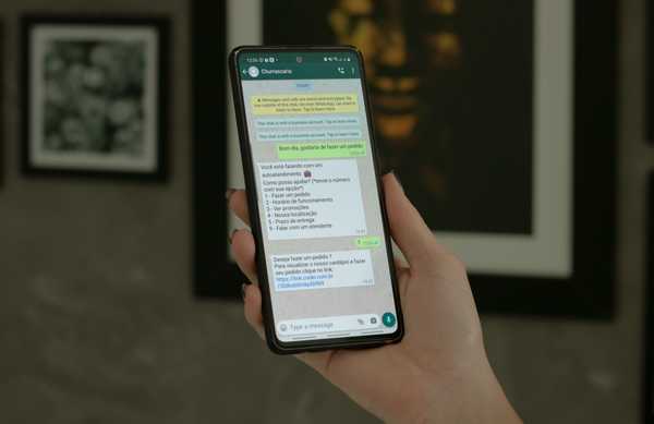Com o Chatboot WhatsApp, o restaurante consegue automatizar o processo de pedidos usando o aplicativo de mensagens de forma simples e eficiente.