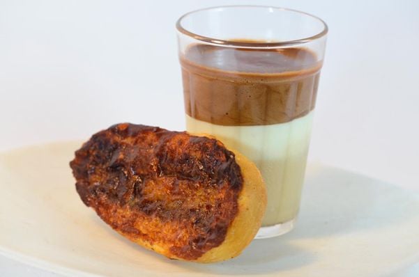 Pão na chapa com cappuccino:  opção do Menu de Outono do restaurante Soeta, em Vitória