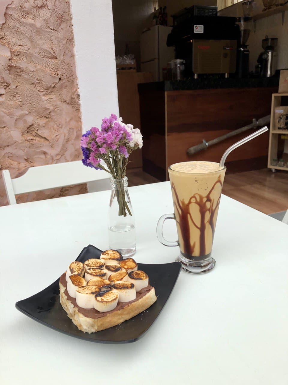 S'mores والقهوة المثلجة من Afago Teas and Special Coffees ، في سانتا تيريزا