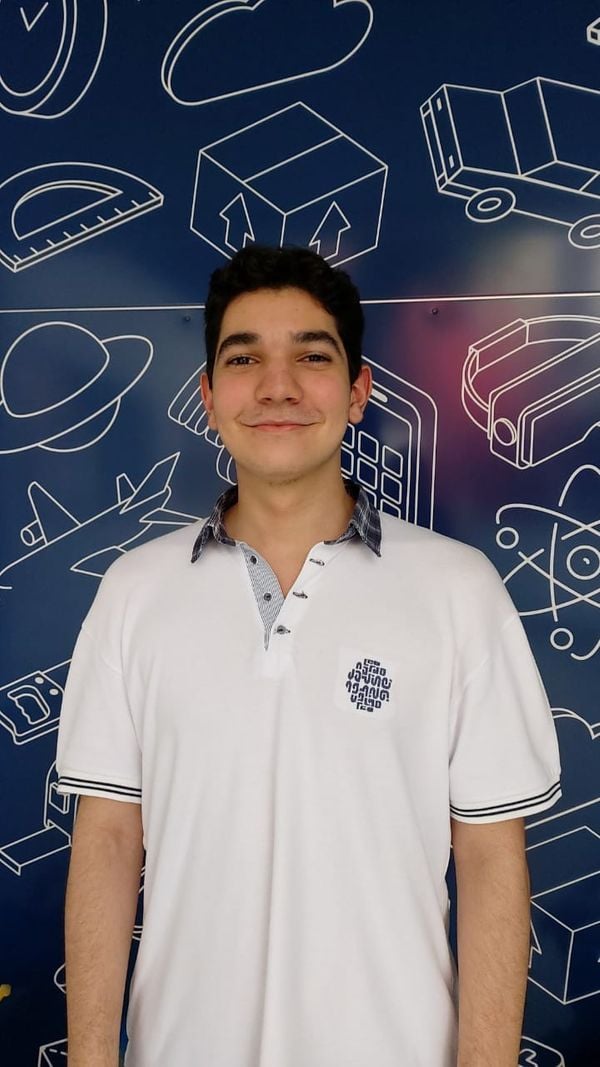 Victor Monico Caldeira, aluno da 3ª série do Ensino Médio do Centro Educacional Leonardo da Vinci, conquistou a primeira colocação em sua categoria entre 170 concorrentes no ranking capixaba da Olimpíada Brasileira de Química (OBQ)