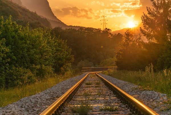 Ferrovia, linha férrea, estrada de ferro