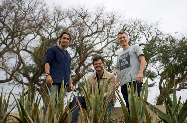 Os empresários Bernardo Bragatto, Daniel Lessa e André Berçam comemoram o sucesso da Aloe Coffee, uma produção 100% capixaba de café orgânico, feito em um processo vegano e inovador