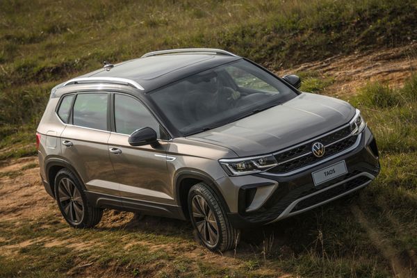 A aceleração de 0 a 100 km/h ocorre em 9,3 segundos e atinge a velocidade máxima de 194 km/h por Volkswagen/Divulgação