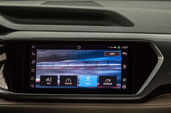 Central de infotainment VW Play, que traz novos aplicativos para download na loja virtual VW Play Apps por Volkswagen/Divulgação