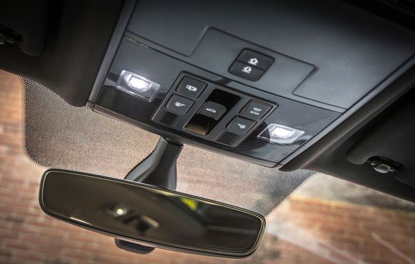Sistema de luzes em LED permite escolher 10 cores diferentes para iluminação interna por Volkswagen/Divulgação