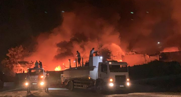  incêndio atinge ferro-velho em Cachoeiro de Itapemirim por Priciele Venturini