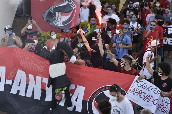 Manifestantes se reúnem para ato contra o governo de Bolsonaro por Ricardo Medeiros