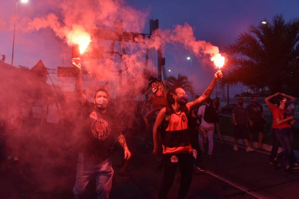 Manifestantes se reúnem para ato contra o governo de Bolsonaro por Ricardo Medeiros