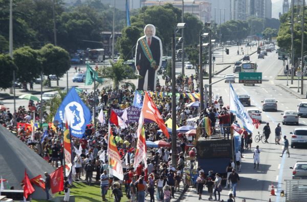 Movimentos populares organizam um ato neste sábado (29), no centro do Rio de Janeiro, pedindo o impeachment de Jair Bolsonaro (sem partido)