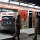 Imagem - Carro invade loja de conveniência de posto de gasolina na Serra