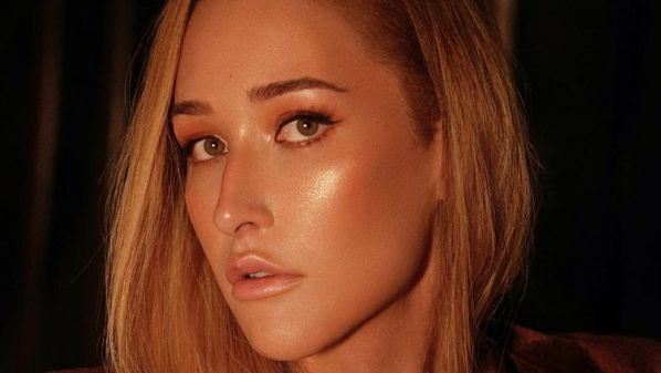 A atriz Gabrielle Gambine já é modelo desde seus 17 anos de idade e diz que a tia, Roberta Close, é grande fonte de inspiração, em entrevista à coluna de Patrícia Kogut, de O Globo