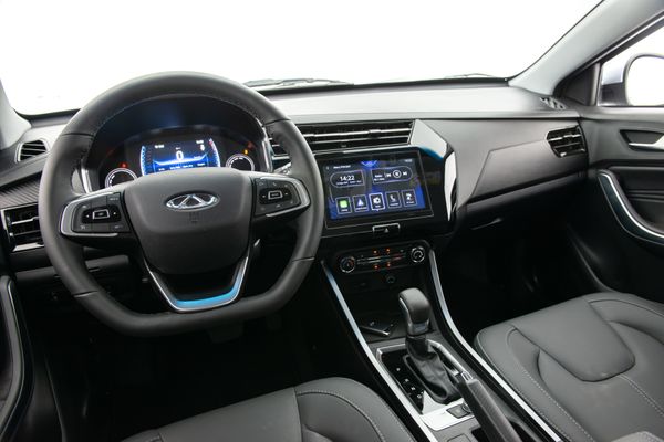 O modelo vem com tela multimídia de 9 polegadas, compatível com Apple Car Play e Android Auto por Caoa Chery/Divulgação